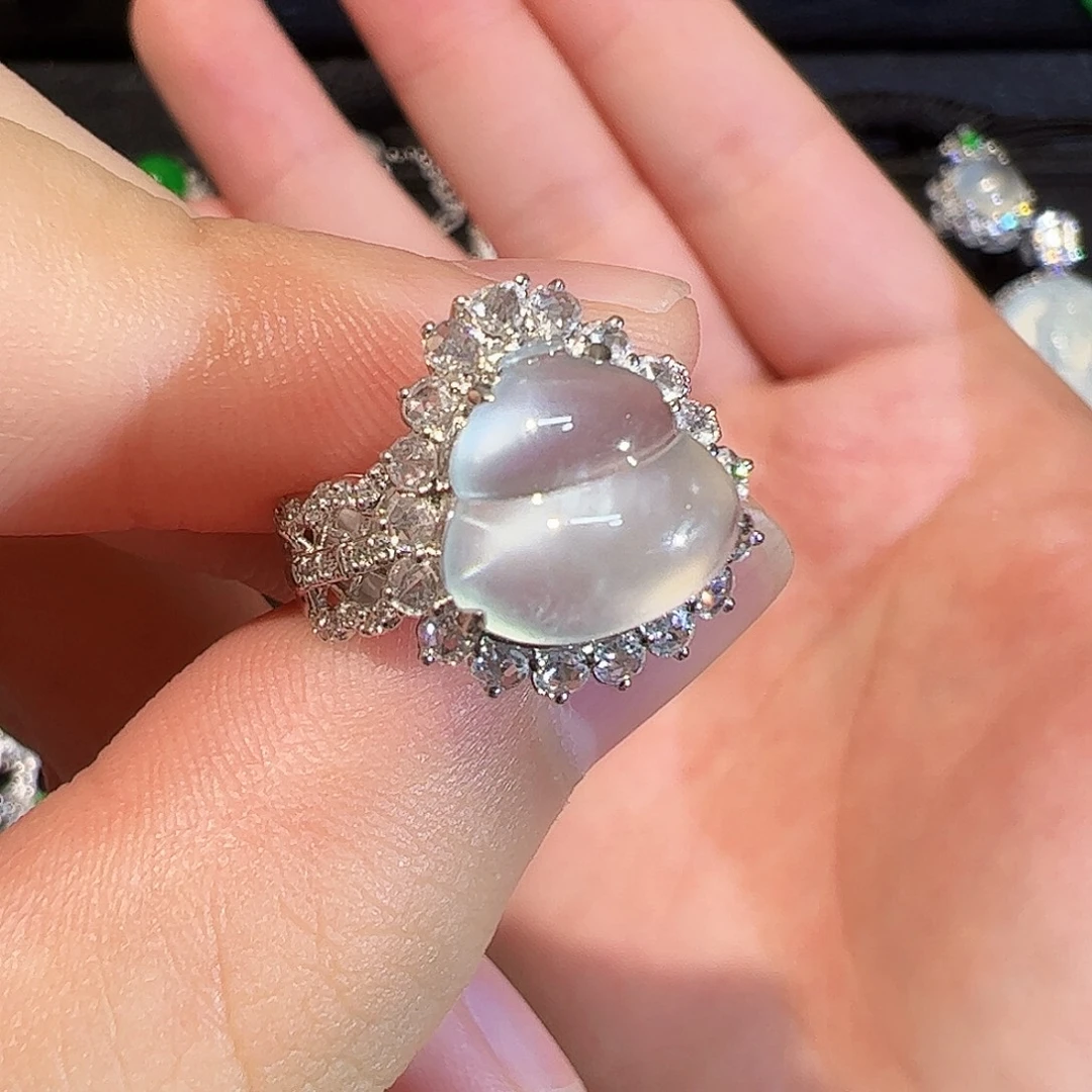 18K金镶嵌戒指翡翠葫芦