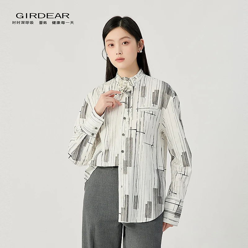 哥弟  女性新款时尚气质可拆卸装饰领花造型印花长袖衬衫130050