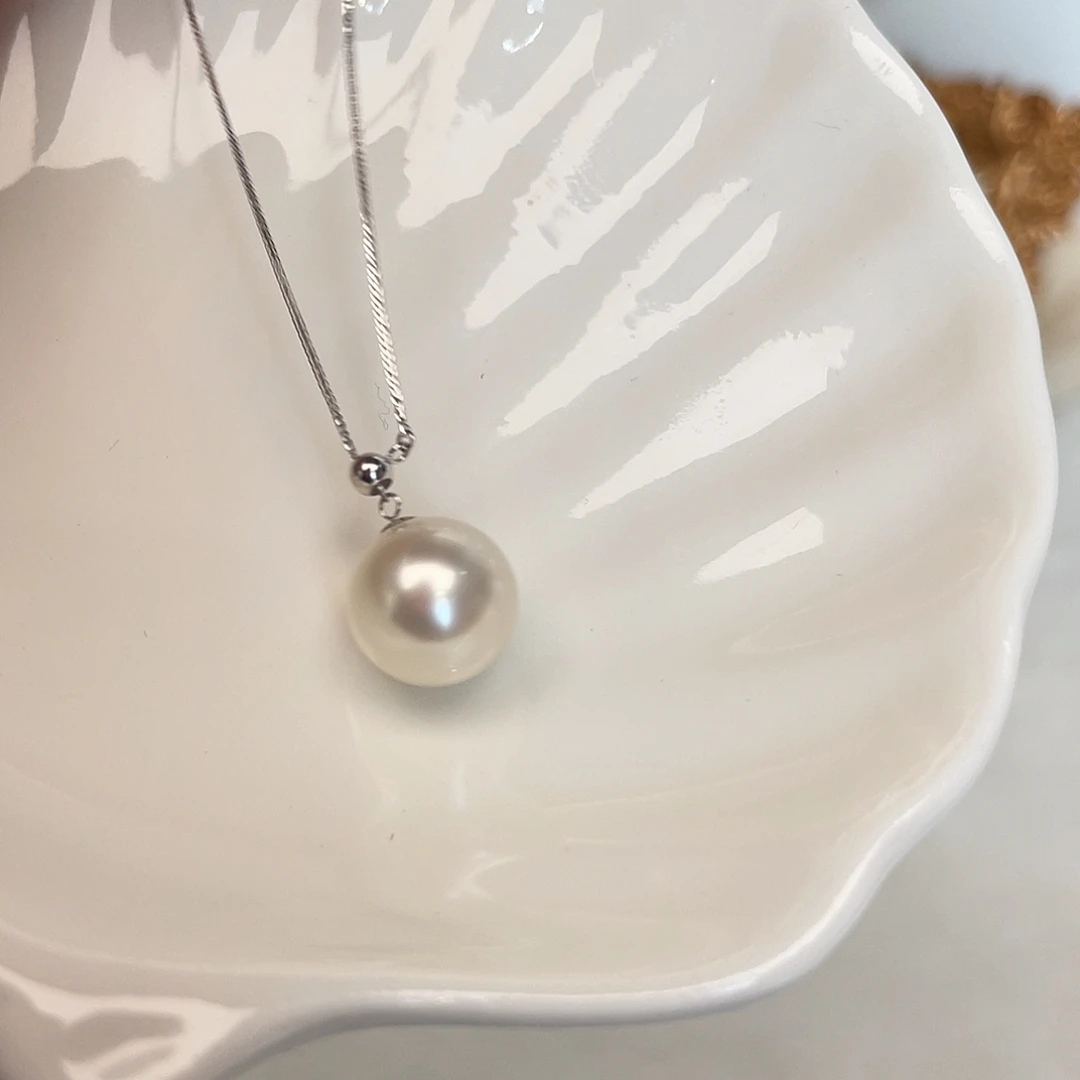 18K金镶嵌海水珍珠颈饰