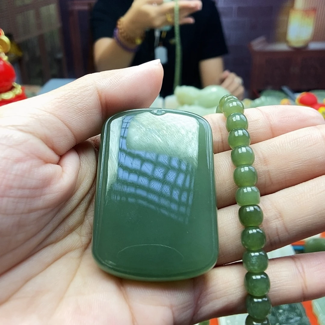 颈饰未镶嵌和田玉红