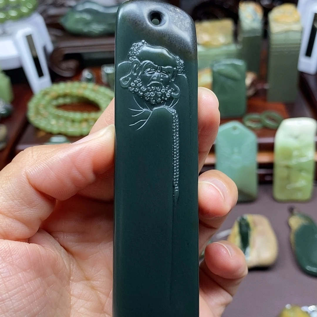 辉***哥颈饰未镶嵌岫岩河磨玉（透闪石质玉）