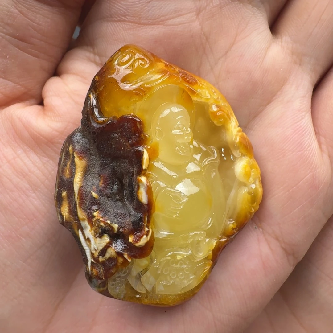 七***﹌未镶嵌琥珀裸石15.7克