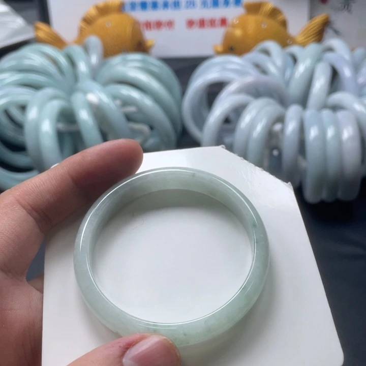 翡翠未镶嵌手镯飘花