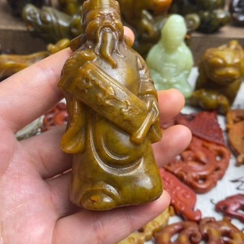 東***鈁蛇纹石玉未镶嵌颈饰