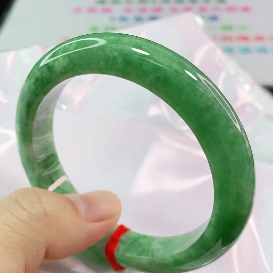 翡翠手镯未镶嵌5657圈口