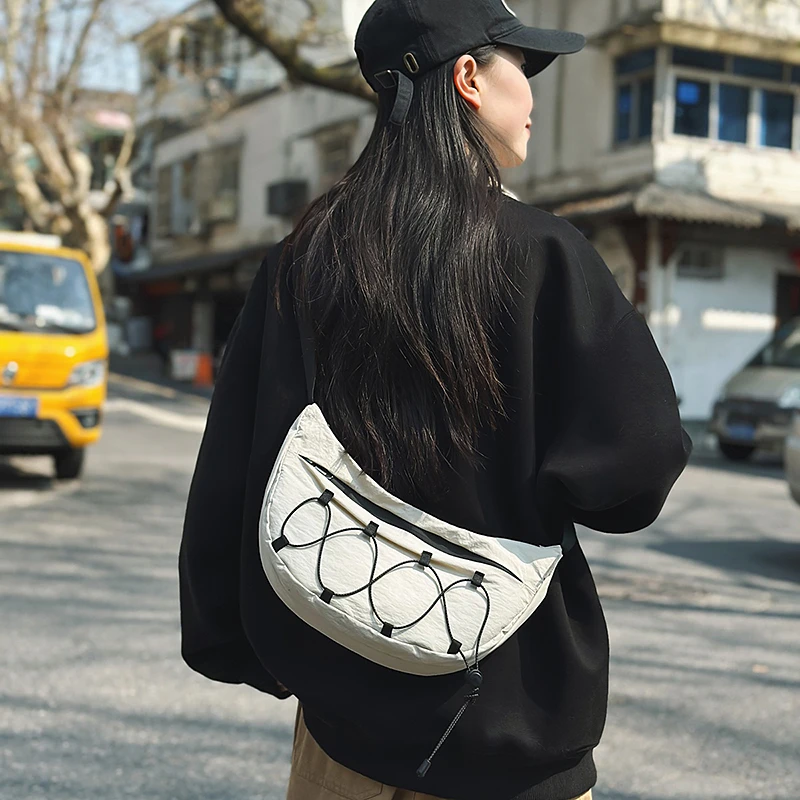 时尚大容量休闲单肩包包2025新款潮牌斜挎包街头运动潮流情侣背包