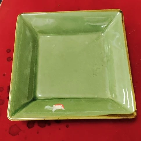 瓷片瓷片，各种摆件，均有瑕疵。沙锅！