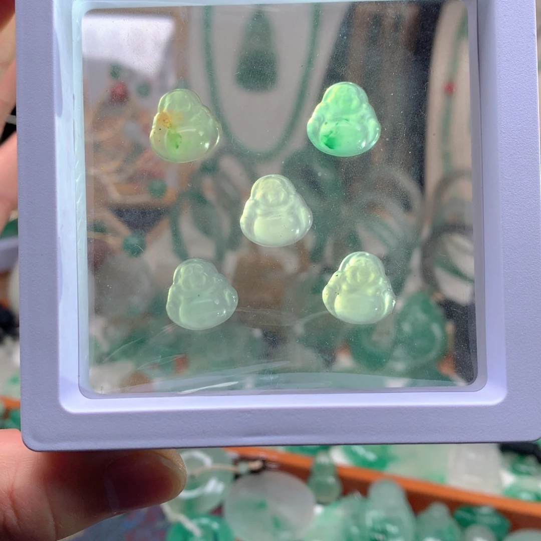 石英质玉（非洲翠）未镶嵌颈饰拍一发一