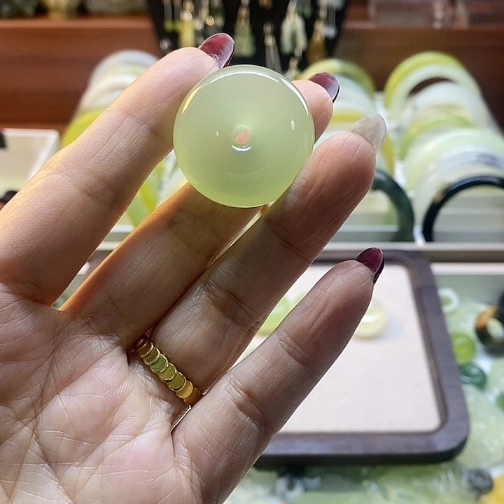 蛇纹石玉手镯未镶嵌太**儿