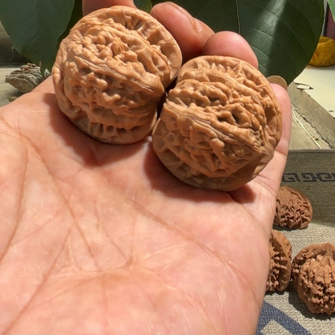 桃***头把件文玩核桃望月
