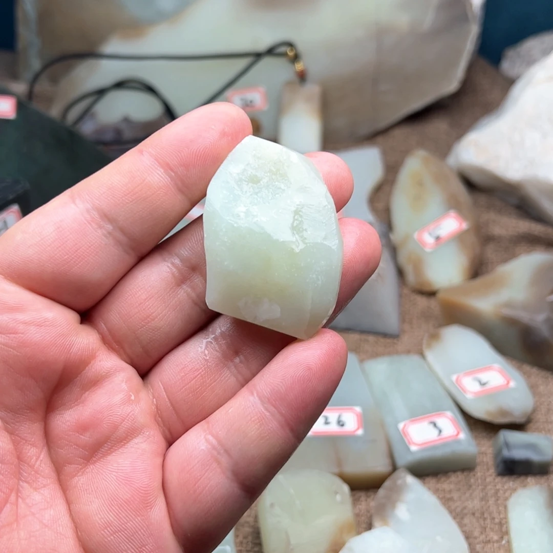 未镶嵌和田玉（糖玉）珠宝半成品