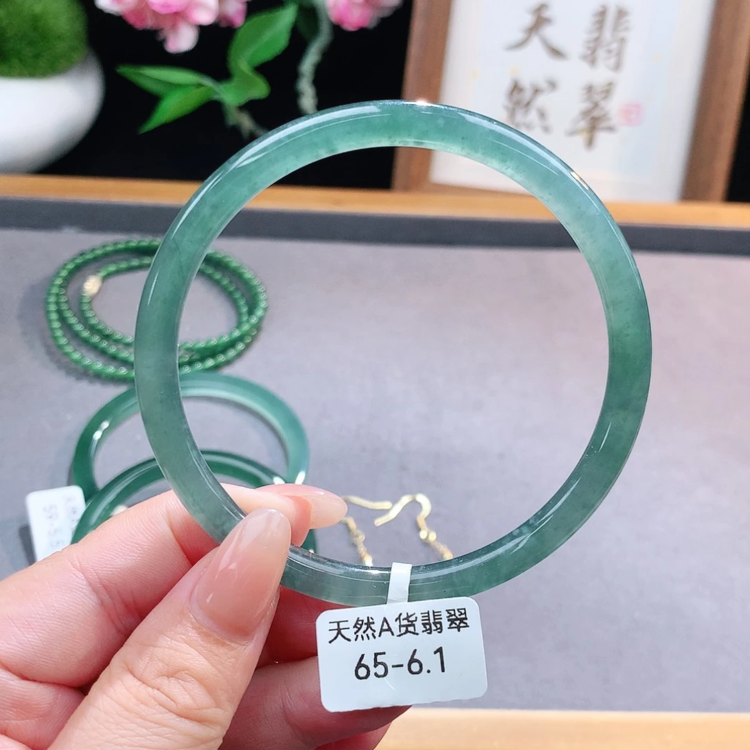 未镶嵌手镯（圆镯）翡翠