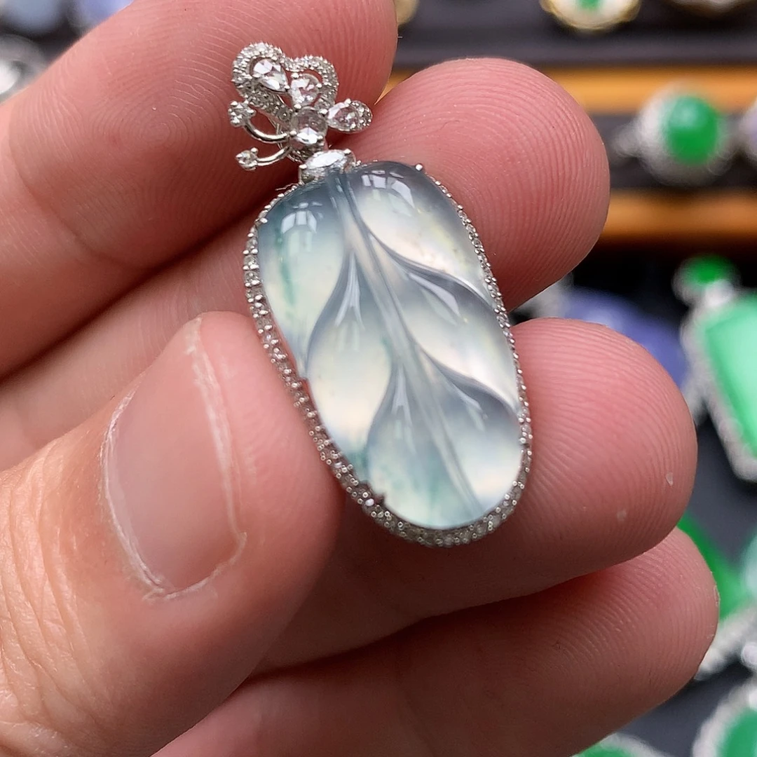 翡翠18K金镶嵌颈饰翡翠