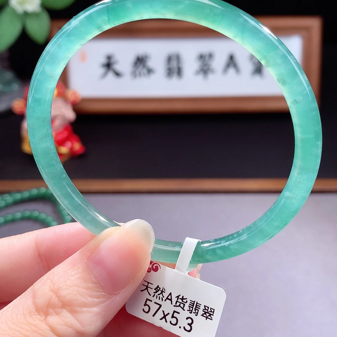 未镶嵌手镯（圆镯）翡翠