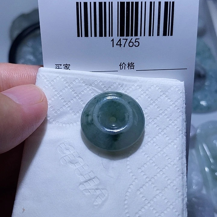 翡翠未镶嵌颈饰是
