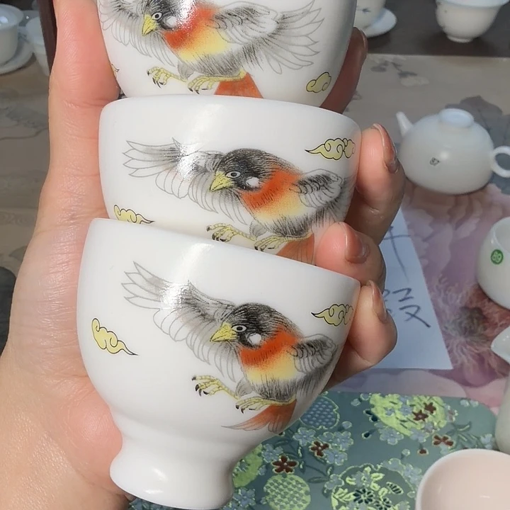 退回专场三个一组雄鹰展翅