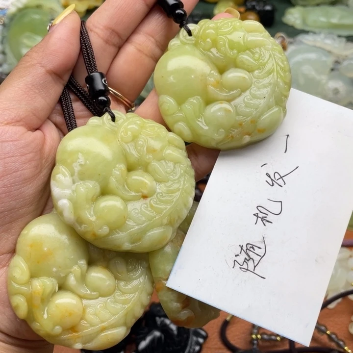 蛇纹石玉未镶嵌吊坠