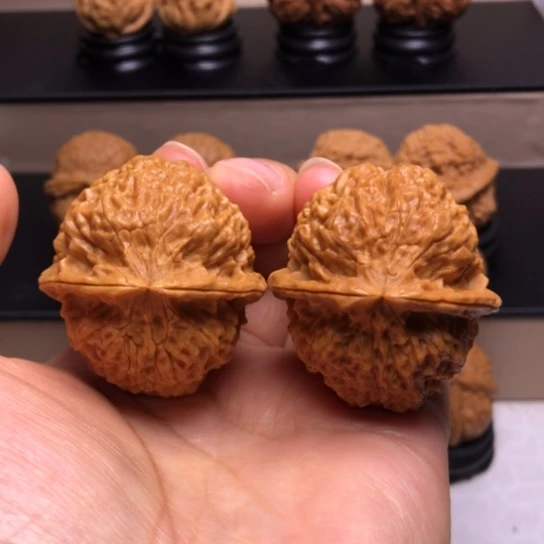 文玩核桃把件绣花鞋17