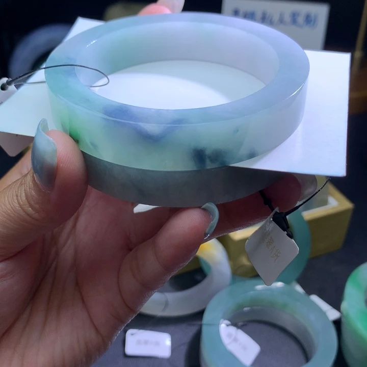 未镶嵌翡翠手镯定制翡翠