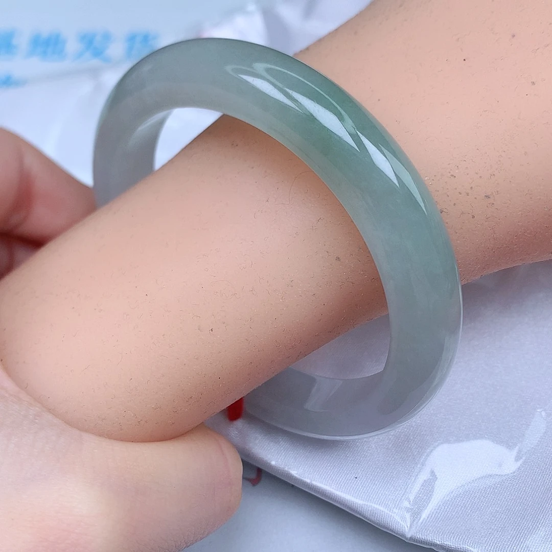 翡翠手镯未镶嵌天然