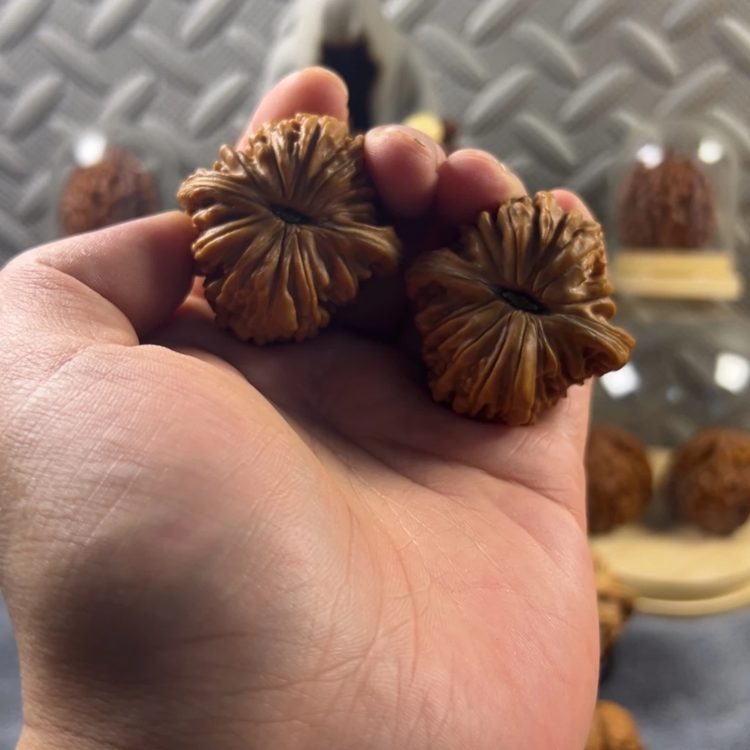 有***，把件文玩核桃四座楼