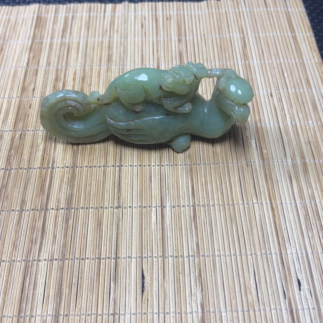 和田玉未镶嵌把件