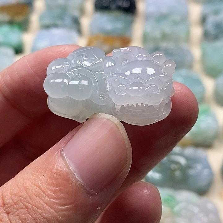 翡翠未镶嵌颈饰貔貅