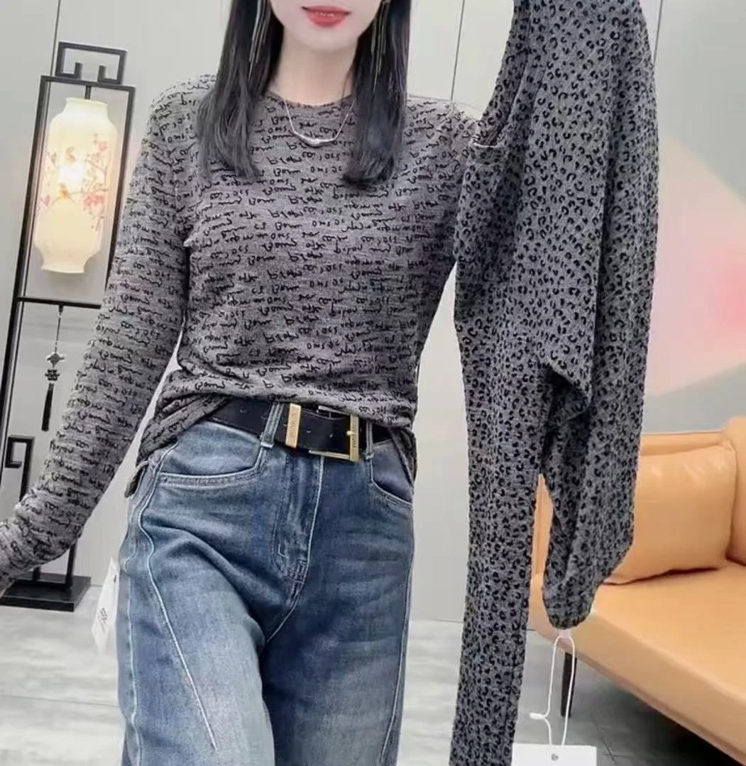 欧货高级感字母长袖正肩T恤女2025秋季款宽松显瘦内搭打底衫上衣