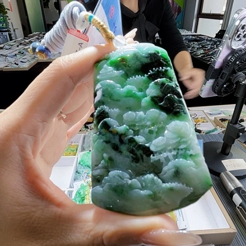 颈饰未镶嵌翡翠一个