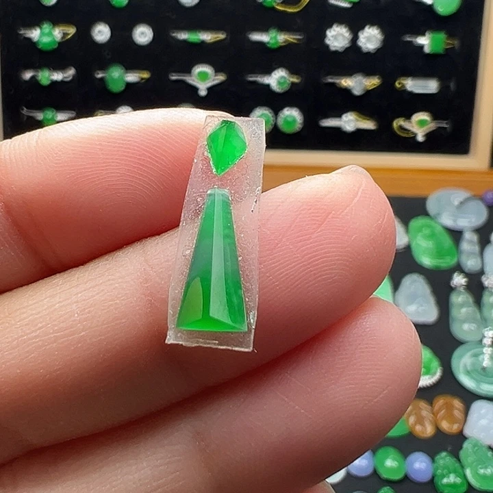 翡翠未镶嵌颈饰切割