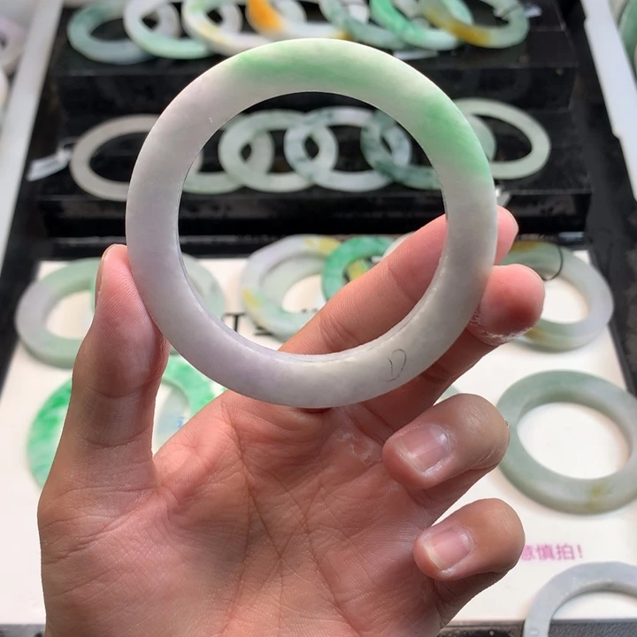 定制翡翠翡翠未镶嵌美****?