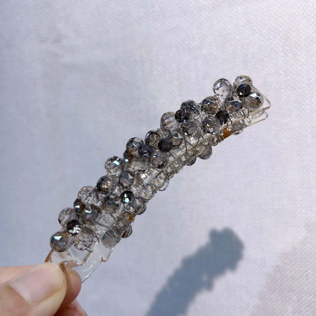 F855韩代冰透灰色水水香蕉夹