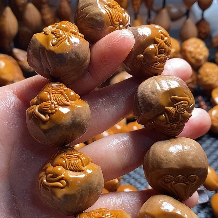 吊坠橄榄核ネ****包衣财神