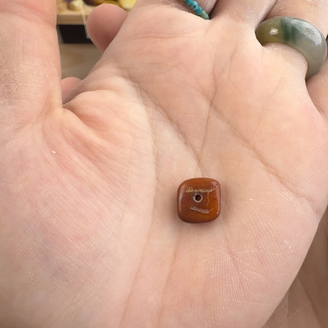 孙***泉琥珀未镶嵌裸石福利