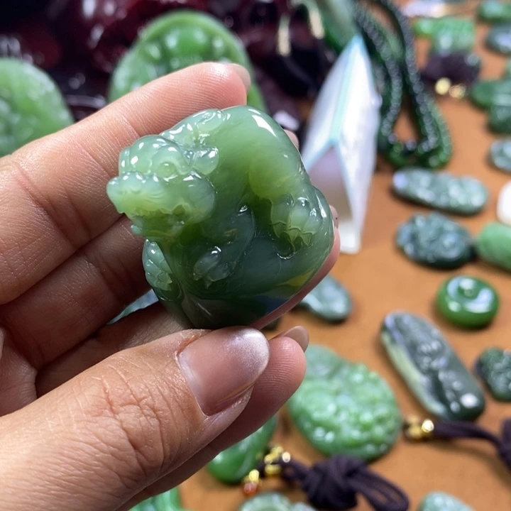 和田玉未镶嵌颈饰