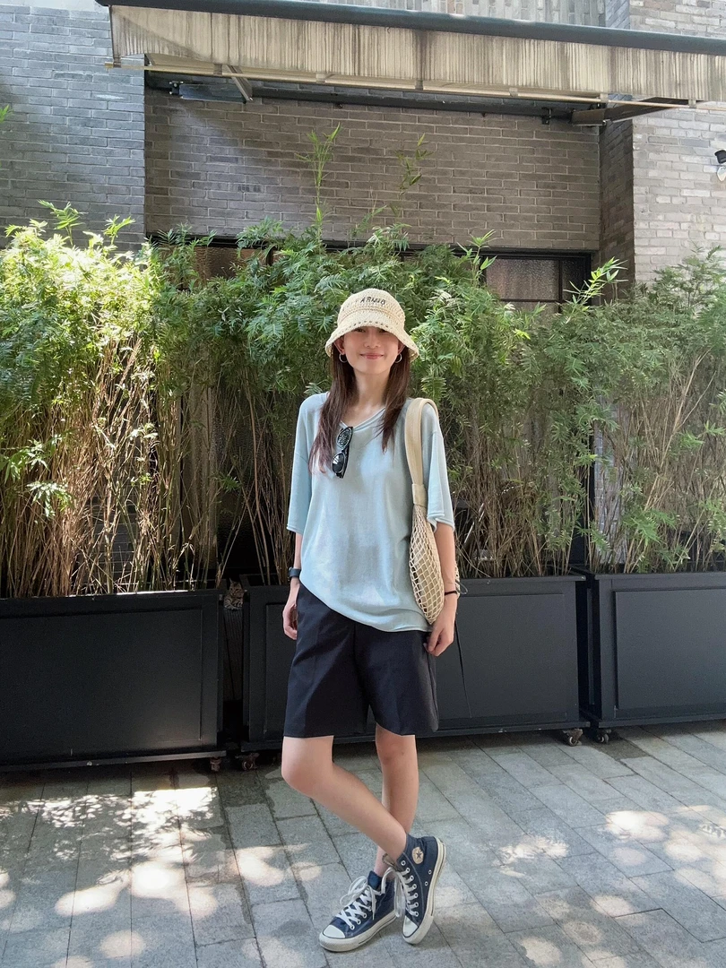 【碧波海盐】秋季时尚显瘦淡蓝色T恤上衣减龄黑色高腰中裤套装