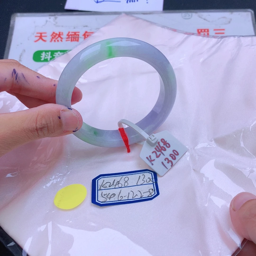 翡翠手镯未镶嵌翡翠