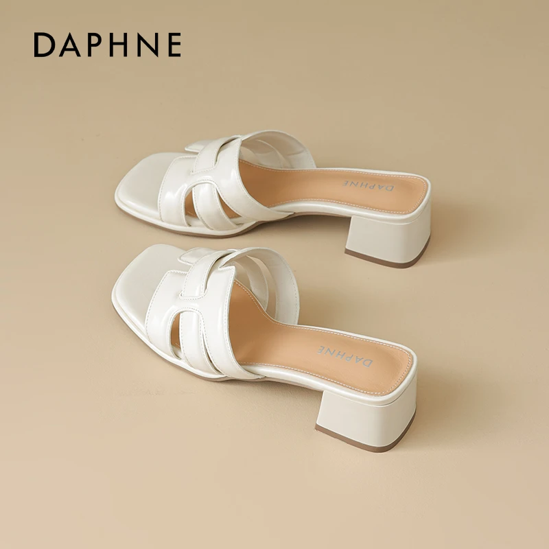 达芙妮拖鞋女外穿夏季2025新款粗跟凉鞋百搭配裙子绝美法式小凉拖