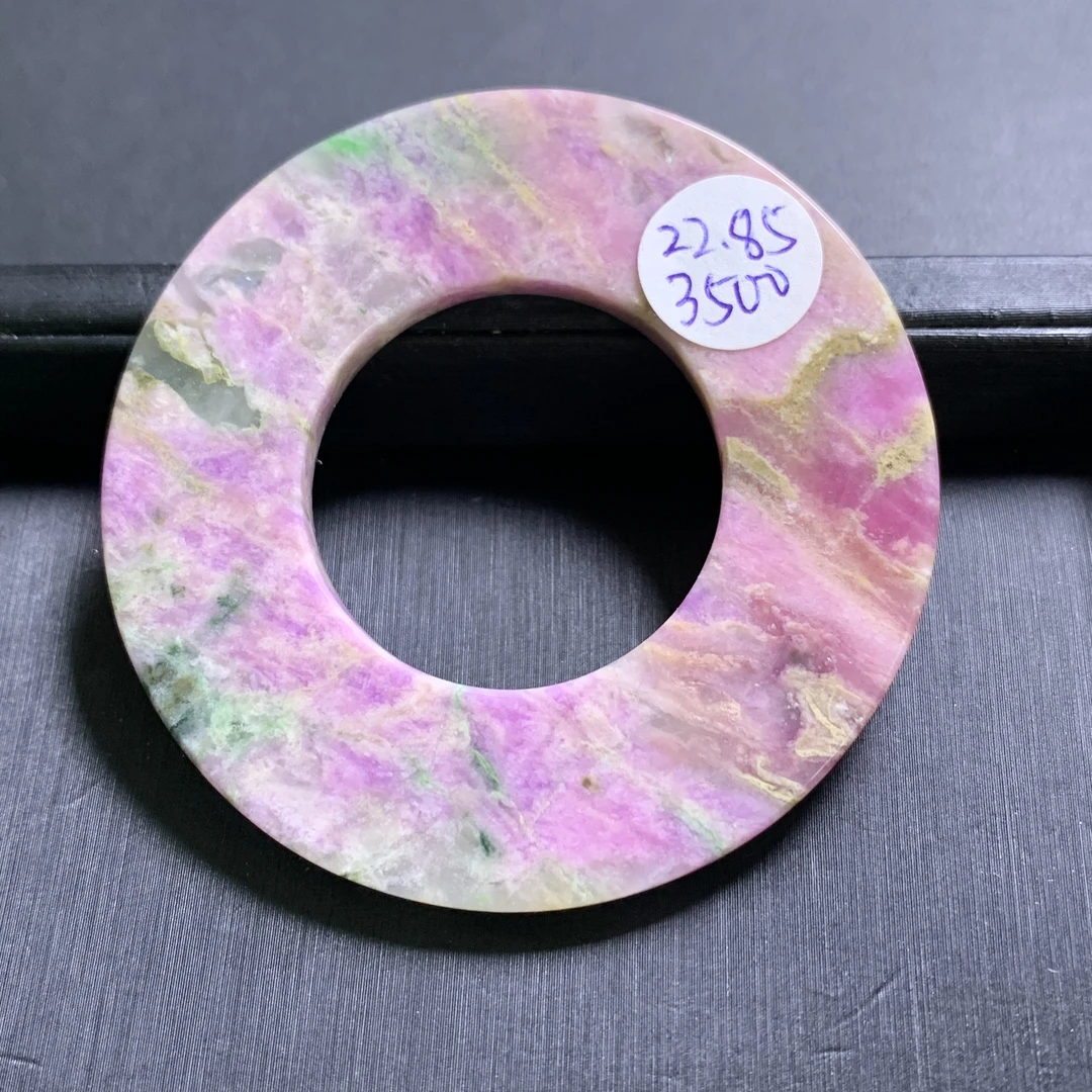 天然老料舒俱来吊坠 重22.85克 58*4.2mm 樱花料