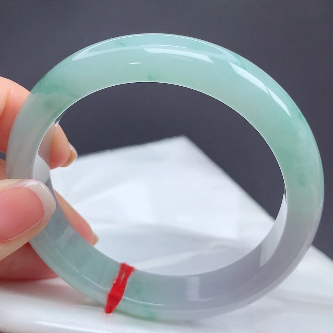 翡翠手镯未镶嵌l n n n n n n n n