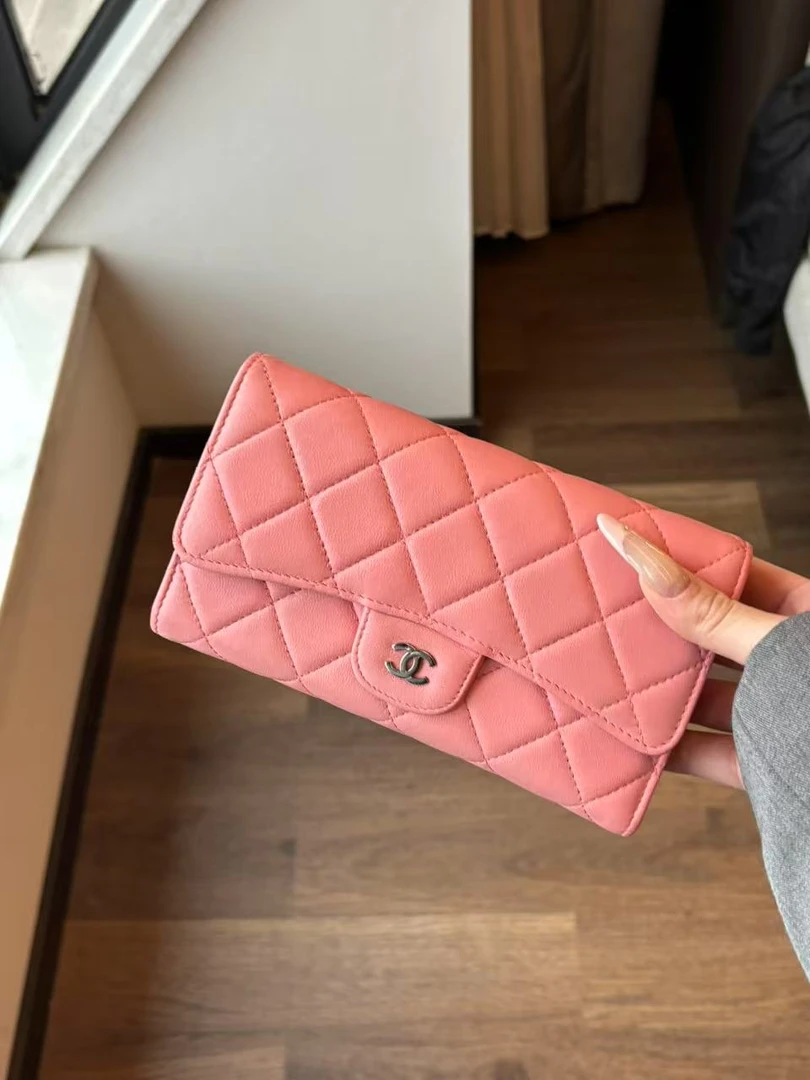 95新 Chanel/香奈儿 展会外场！粉色钱包
