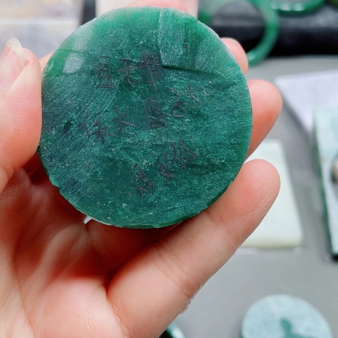 聂***)独山玉未镶嵌颈饰定制