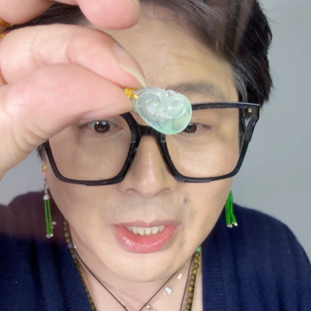翡翠18K金镶嵌颈饰一件
