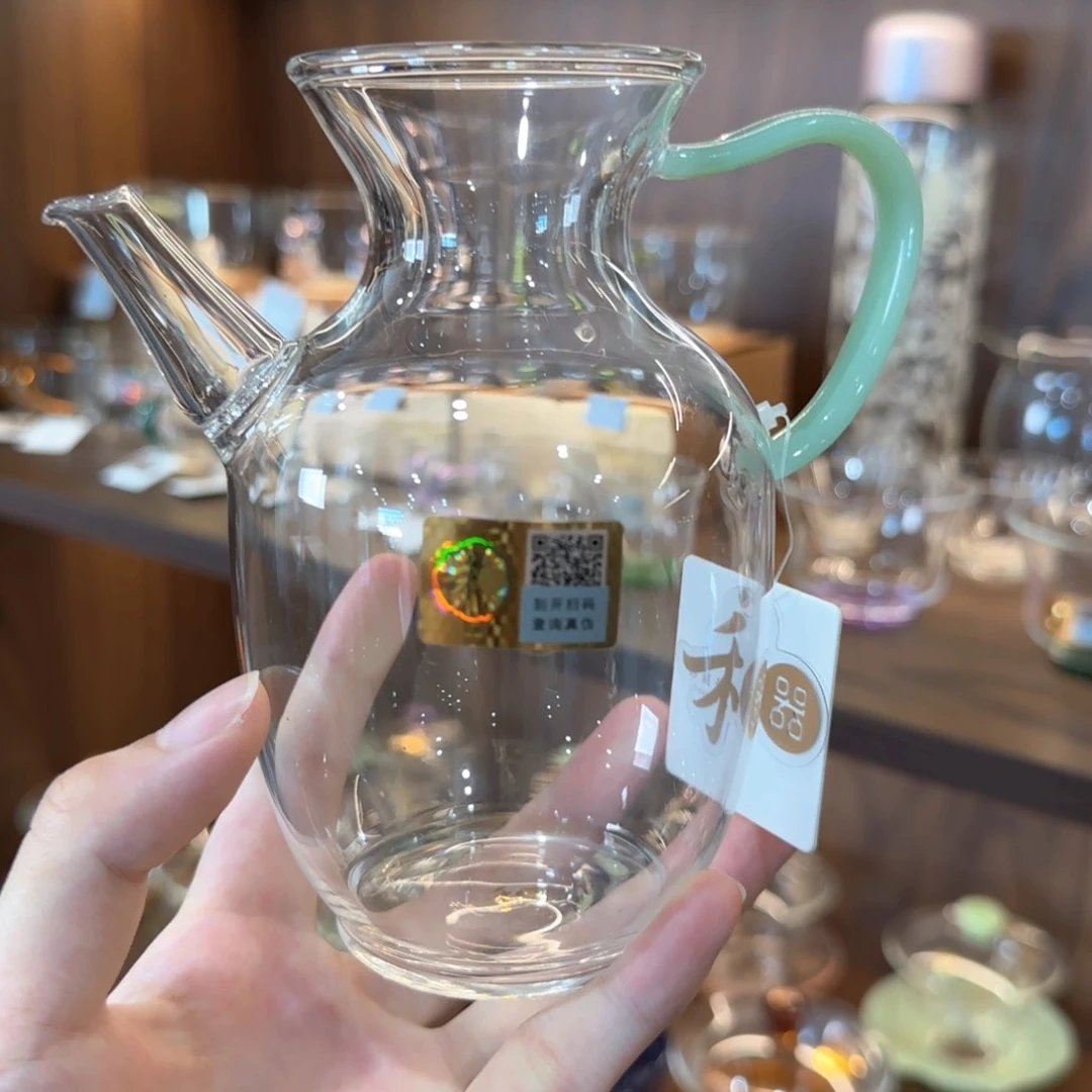 禾器昭然浅玉色。