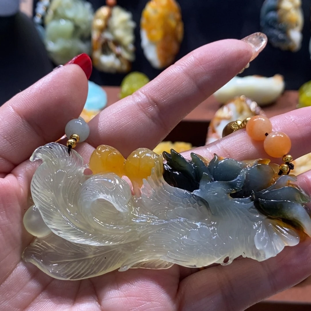 蛇纹石玉颈饰未镶嵌