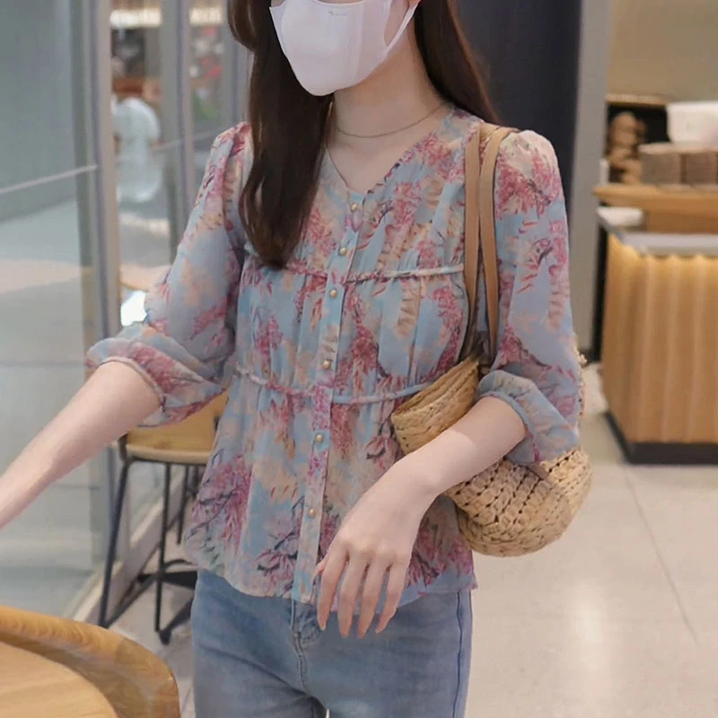 v领设计感碎花衬衫女士夏季2025新款洋气时尚显瘦小衫七分袖上衣