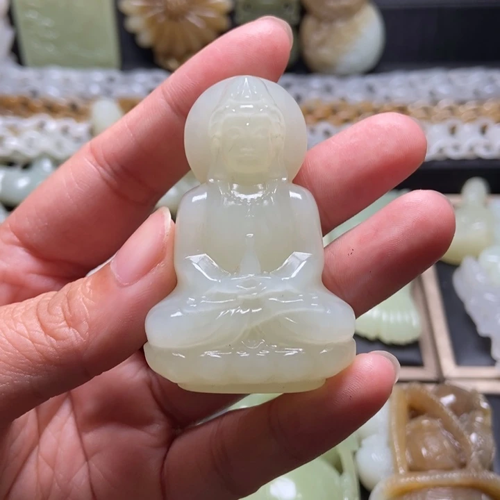 颈饰未镶嵌和田玉英*