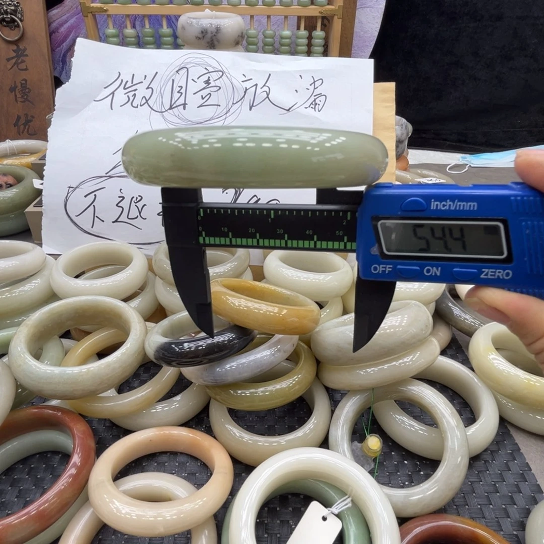 石英质玉未镶嵌手镯