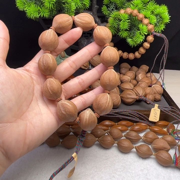 鞋***。手串/手链橄榄核2.0*2.4原皮三花铁核