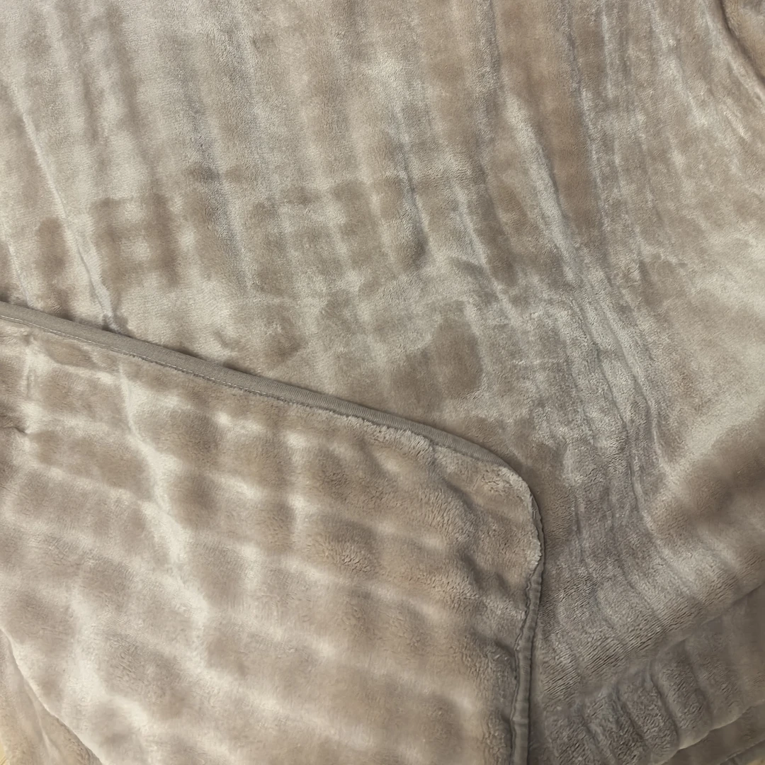 2米*2.3米浅卡其双面雕花云绒复合毯